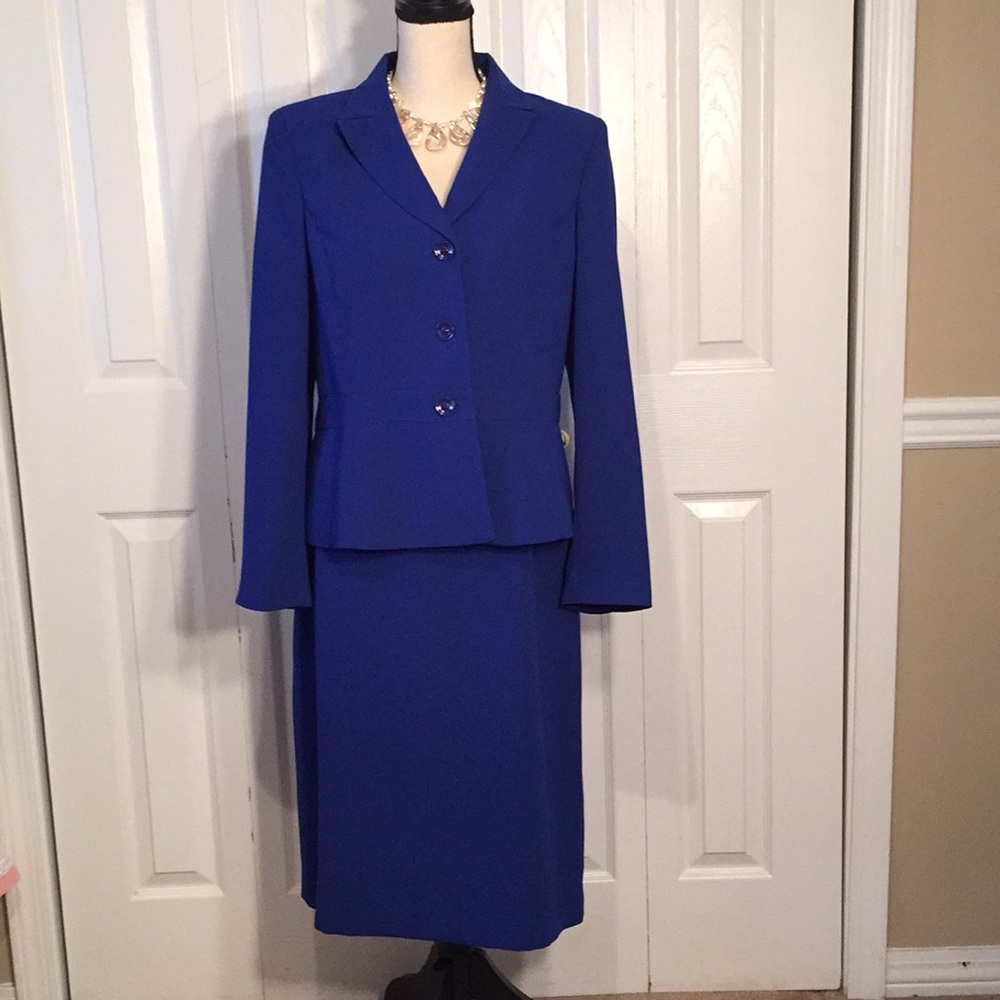 Le Suit jacket and skirt